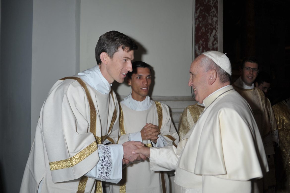 Linh mục trẻ phục vụ tại New York trong đại dịch xuất thân từ Adelaide